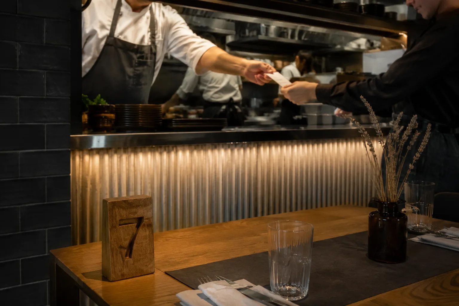 Counter cheque print to the kitchen, numbered tables — Posio